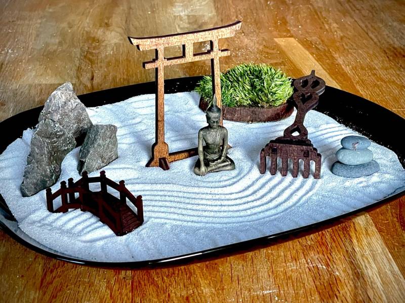 Traditionelles Zen-Garten- Set Mit Moos Und Zen-Ausstattung Zur Entspannung & Meditation- Geschenk- Idee - Nachhaltig Umweltfreundlich von GreenUpDeco