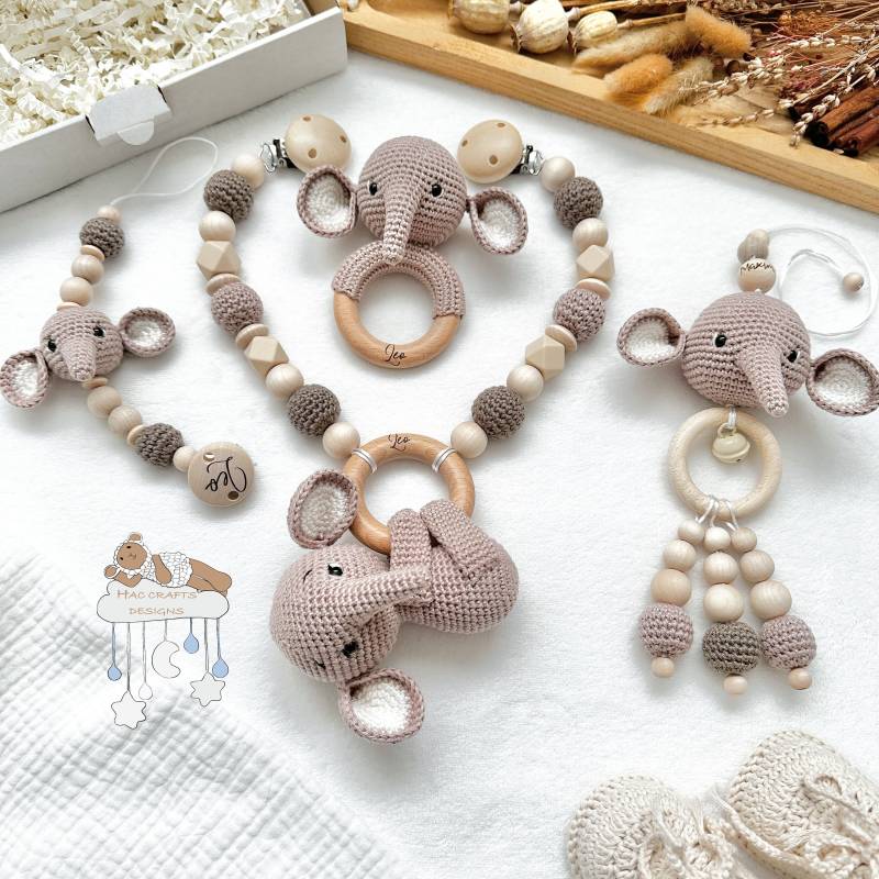 Personalisiert Elefant Sparset Kinderwagenkette Anhänger Greifring Schnullerkette Babyshower Taufe Geburtsgeschenk Mit Gravur Naturtöne von HACCraftsLittle