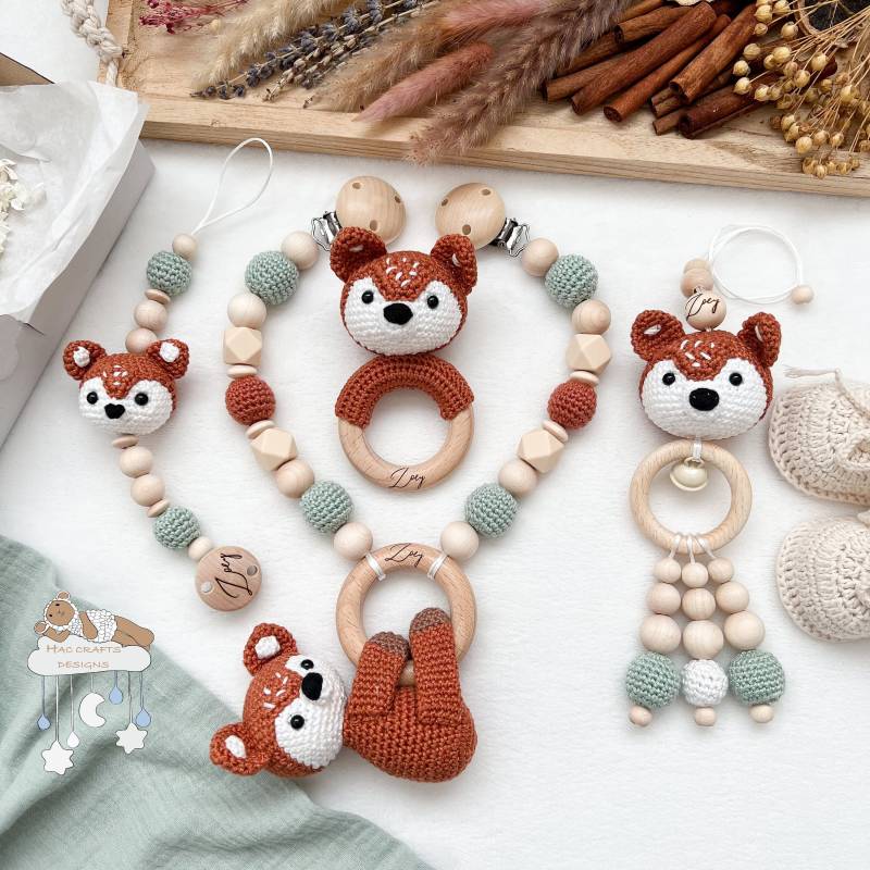 Personalisiert Fuchs Sparset in Rot Und Mint Kinderwagenkette Anhänger Greifring Schnullerkette Babyshower Taufe Geburtsgeschenk Mit Gravur von HACCraftsLittle