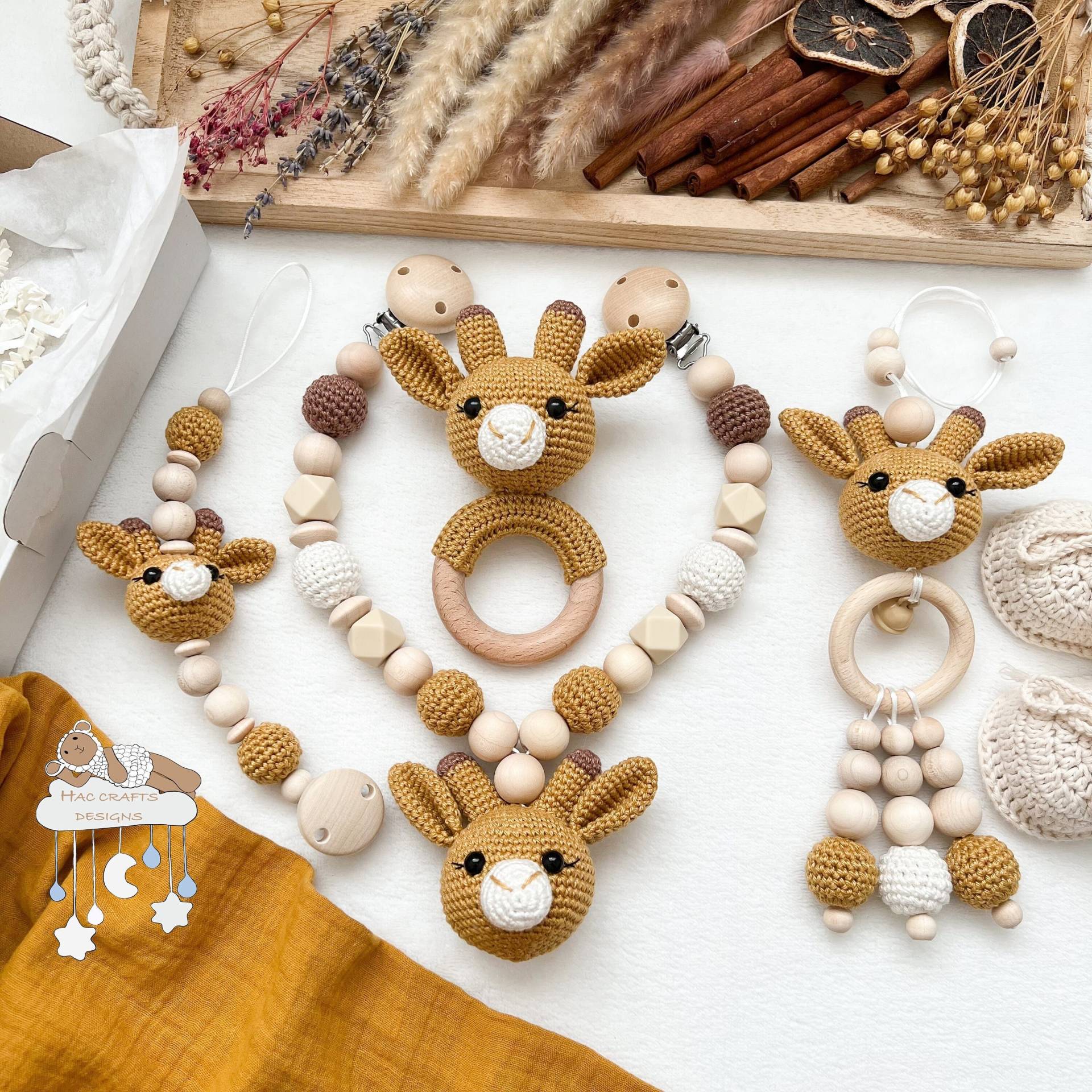 Personalisiert Giraffe Sparset Kinderwagenkette Babygym Anhänger Schnullerkette Babyshower Taufe Geburtsgeschenk Muttergeschenk von HACCraftsLittle