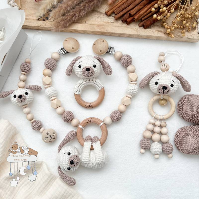 Personalisiert Hund Sparset Kinderwagenkette Anhänger Greifring Schnullerkette Babyshower Taufe Geburtsgeschenk Mit Gravur von HACCraftsLittle