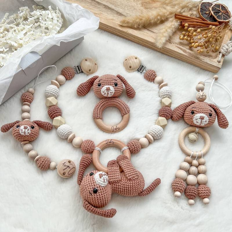 Tim Personalisiert Hund Sparset Kinderwagenkette Anhänger Greifring Schnullerkette Babyshower Taufe Geburtsgeschenk Mit Gravur von HACCraftsLittle