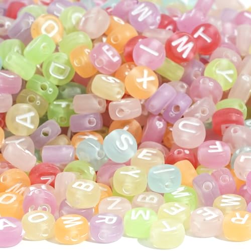 HERZONE 1000pcs buchstabenperlen zum Auffädeln Acryl Alphabet Perlen Mix A-Z Perlen für die Schmuckherstellung DIY Halskette Armband Schlüsselbund (color B) von HERZONE