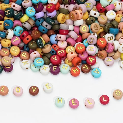 HERZONE 1000pcs buchstabenperlen zum Auffädeln gold Acryl Alphabet Perlen Mix A-Z Perlen für die Schmuckherstellung DIY Halskette Armband Schlüsselbund (bunt gold /4x7mm) von HERZONE