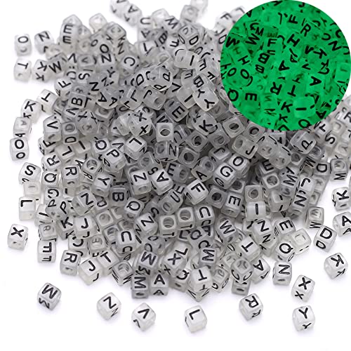 HERZWILD nachtleuchtende buchstabenperlen zum auffädeln ca.1000pcs 6x6mm buchstaben perlen viereckig bastelnperlen Buchstaben A-Z perlen für Schmuck Basteln (black/glow) von HERZWILD