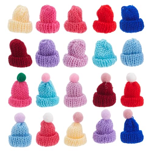 HOBBIESAY 60 Stück Weihnachts Mini Strickmützen 20 Stile Puppenmützen Mit Bommeln Wollgarn Haar Accessoires Für Süße Puppen Dekorationsaccessoires von HOBBIESAY