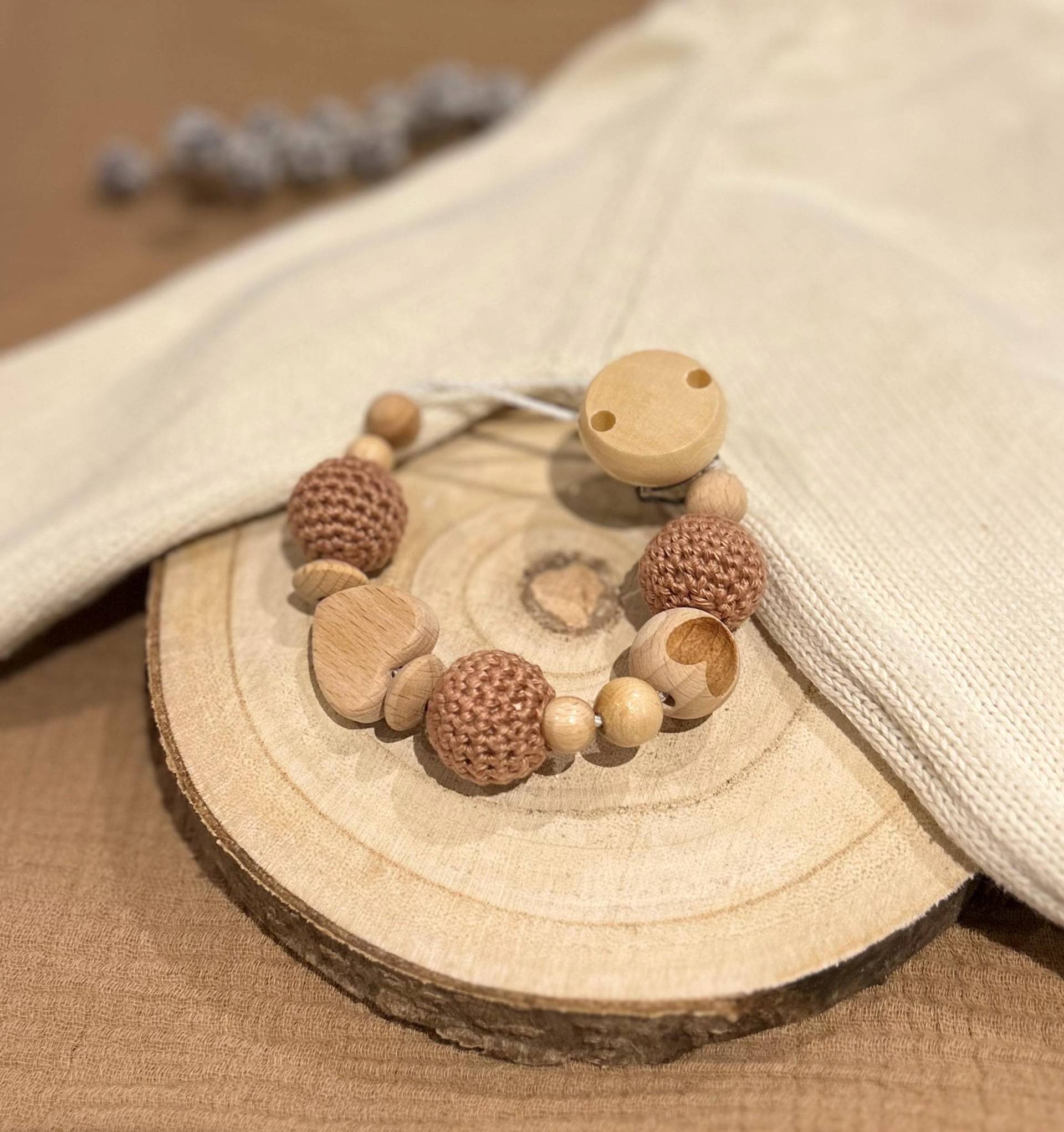 Schnullerkette Schlicht | Verschiedene Farben Holz Herz Mädchen Junge Geschenk |Babyparty von HaekelzauberGoslar