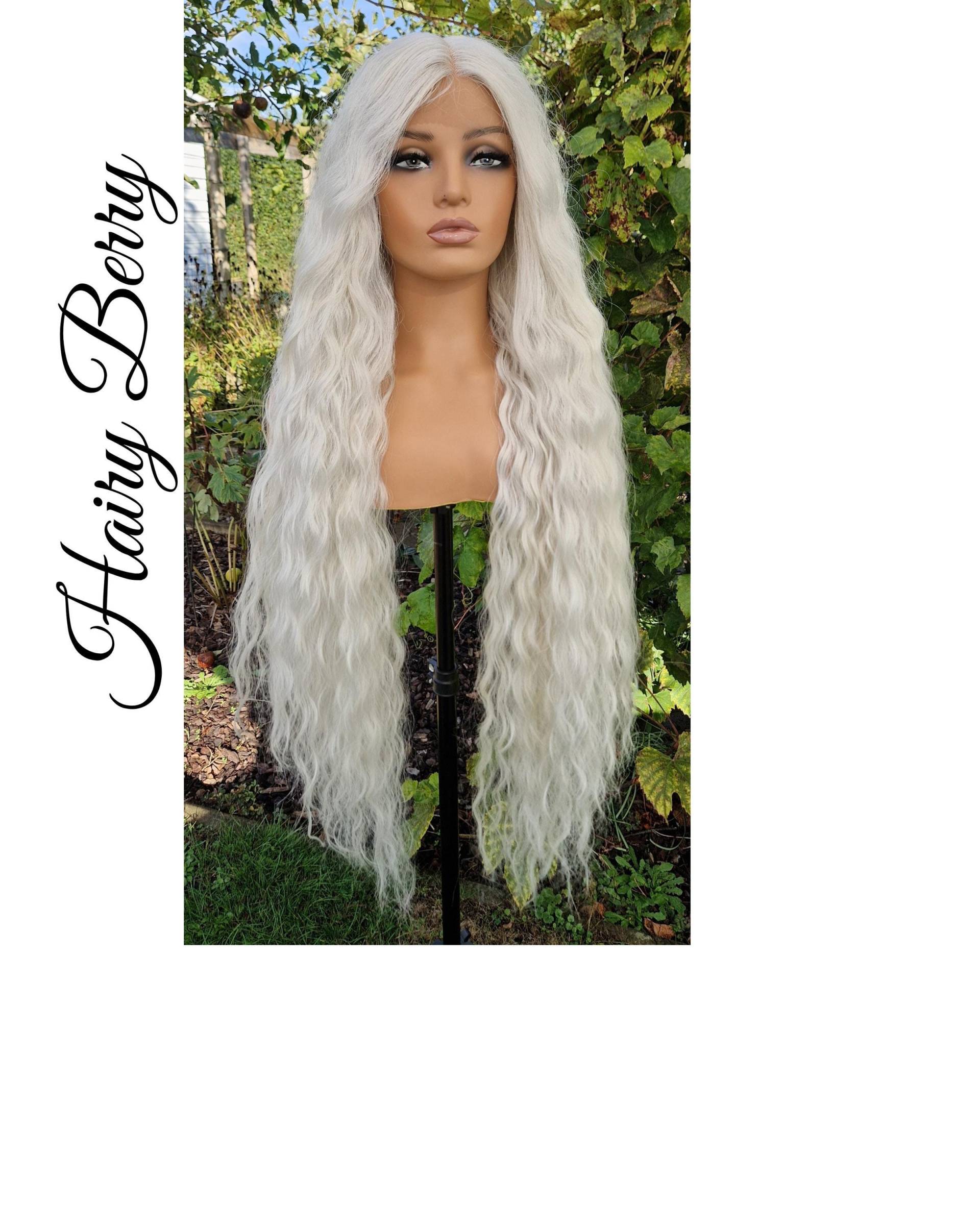 Belle Lace Wig, 42 Zoll, Lace Front Perücke, Ziehen Sie Königin Platin Blonde Cosplay Lockige Lange Perücke von HairyBerrysWigs