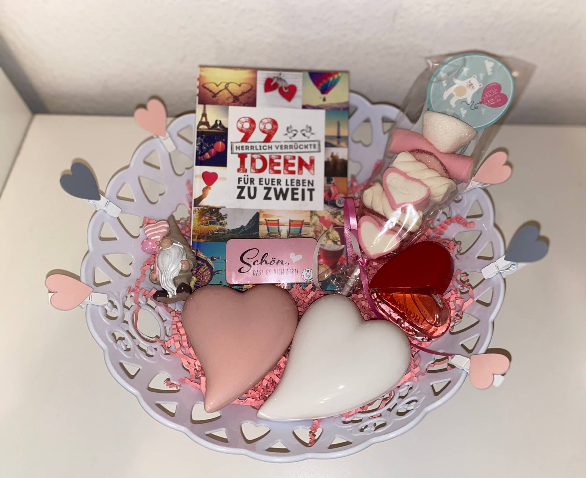 Valentinstag's Geschenk/Präsentkorb von HandmadeByNina13