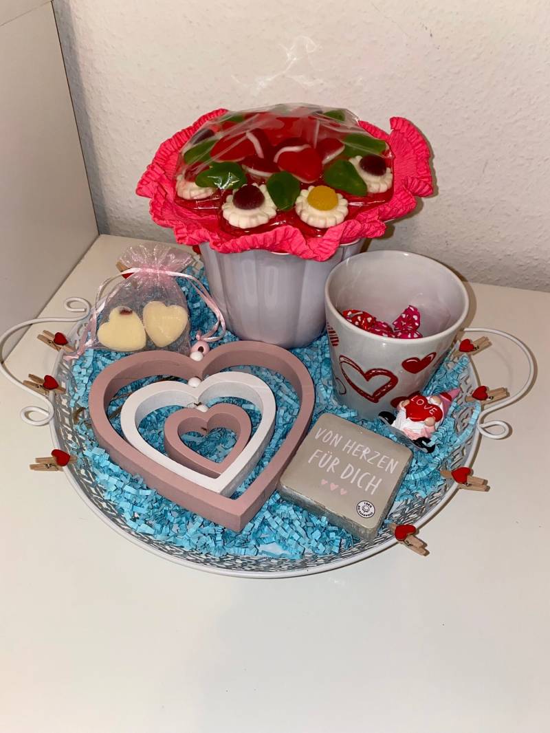 Valentinstag's Geschenk/Präsentkorb von HandmadeByNina13