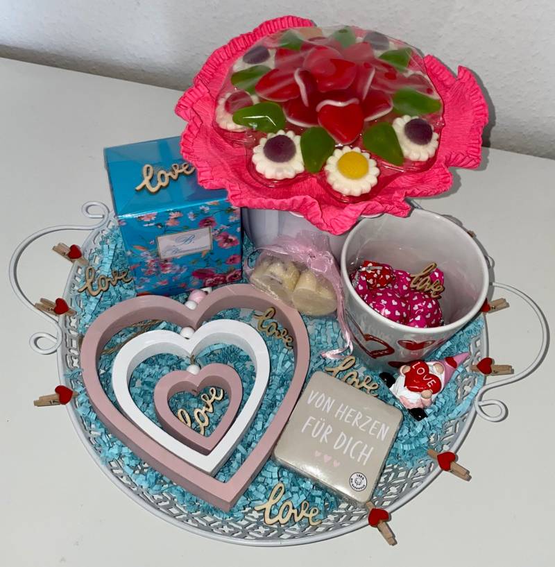 Valentinstag's Geschenk/Präsentkorb von HandmadeByNina13