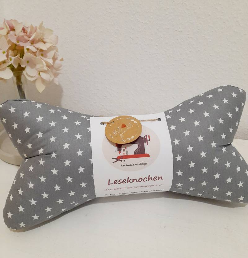 Leseknochen Nackenkissen 36x18 cm, Handmade Sterne Grau von HandmadeNaehdesign