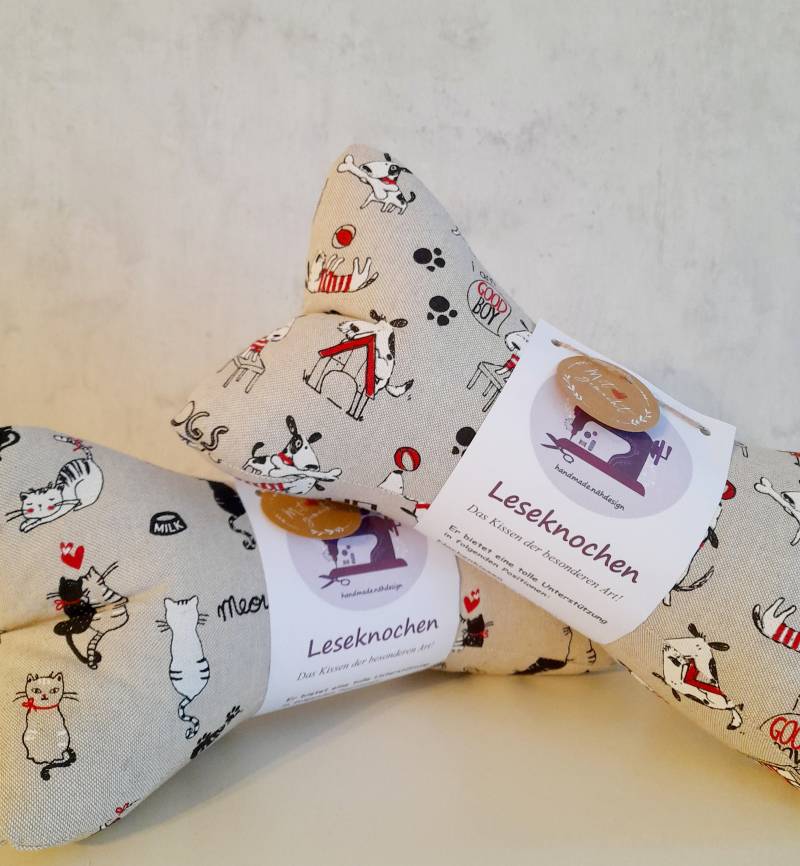 Leseknochen Nackenkissen 36x18 cm Handmade Hund/Katze von HandmadeNaehdesign