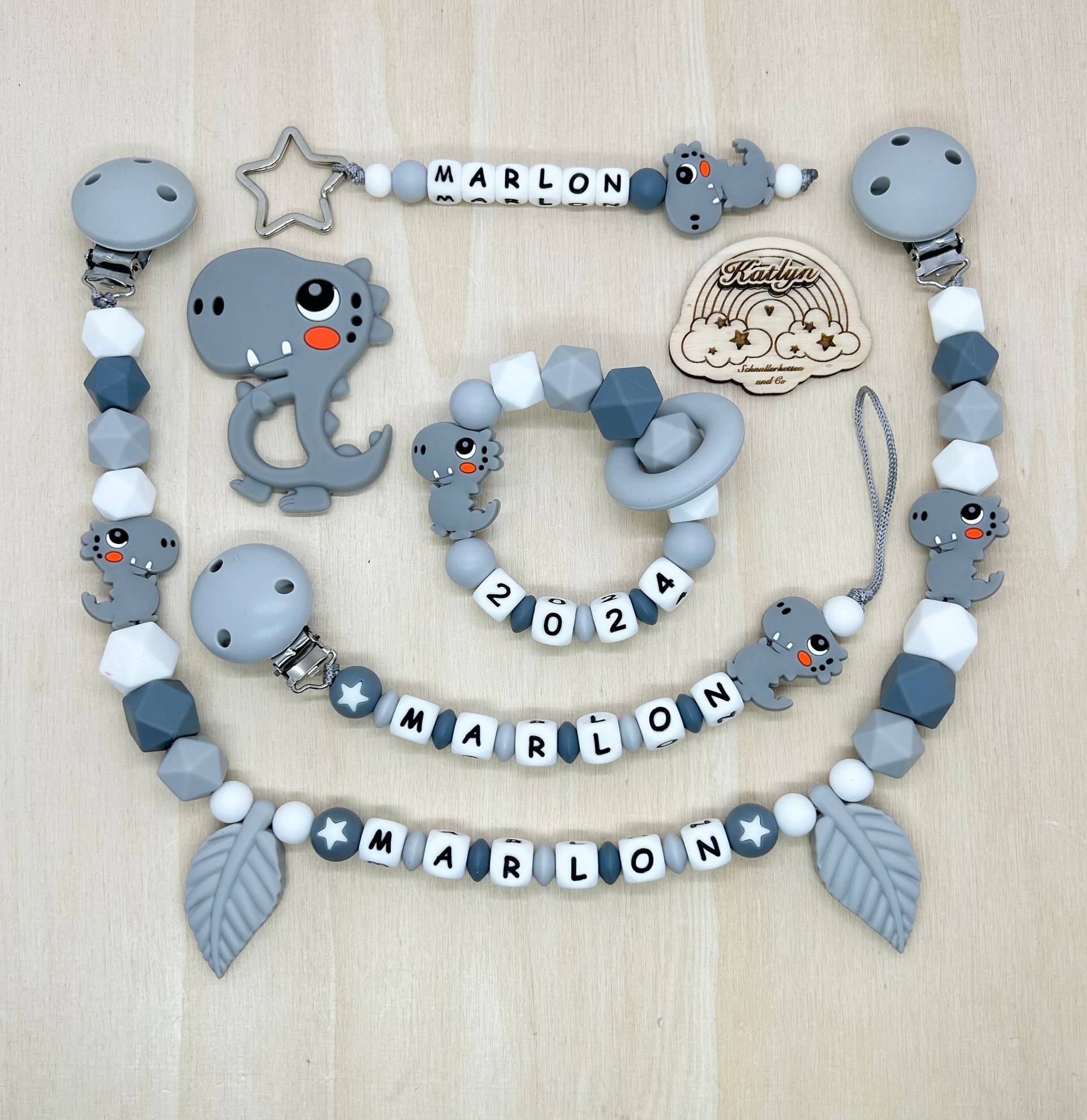 Babygeschenk Schnullerkette Mit Name , Kinderwagenkette, Schlüsselanhänger Und Greifling Aus Silikon Perlen Dino + Ring Adaptor Gratis von Handmadekatlyn