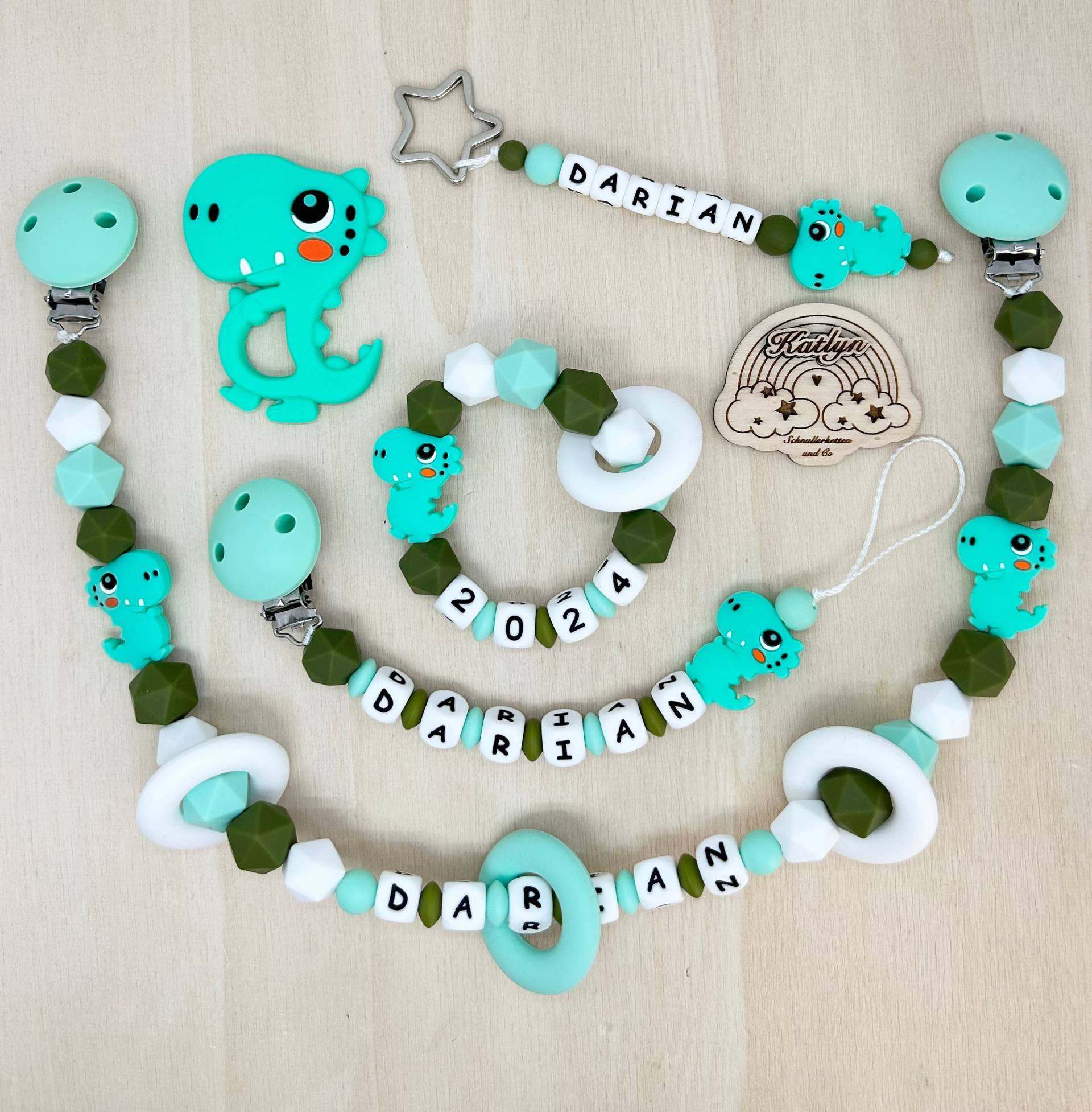 Babygeschenk Schnullerkette Mit Name , Kinderwagenkette, Schlüsselanhänger Und Greifling Aus Silikon Perlen Dino + Ring Adaptor Gratis von Handmadekatlyn