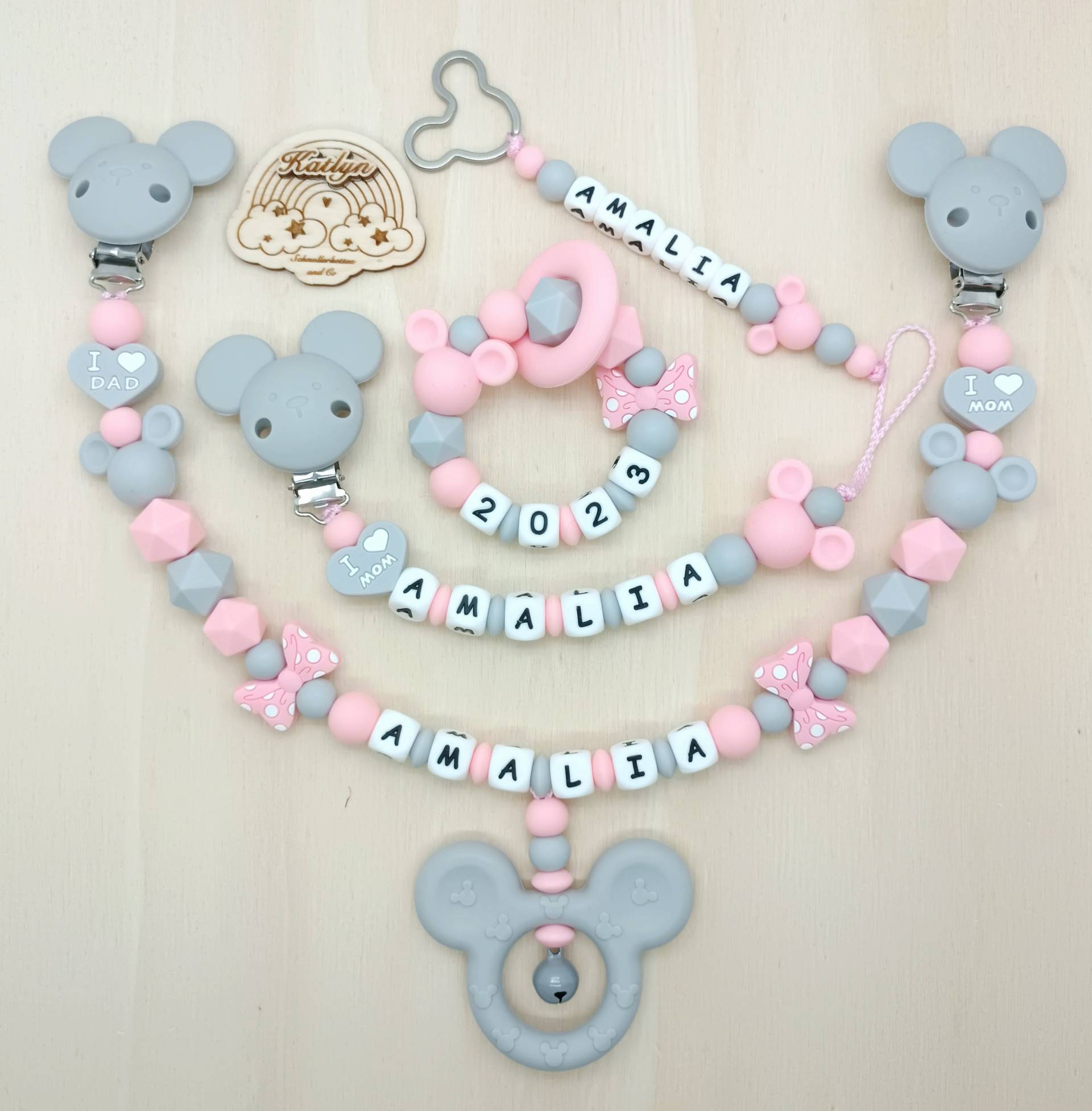 Babygeschenk Schnullerkette Mit Name , Kinderwagenkette, Schlüsselanhänger Und Greifling Aus Silikon Perlen Mädchen + Adaptor Gratis von Handmadekatlyn