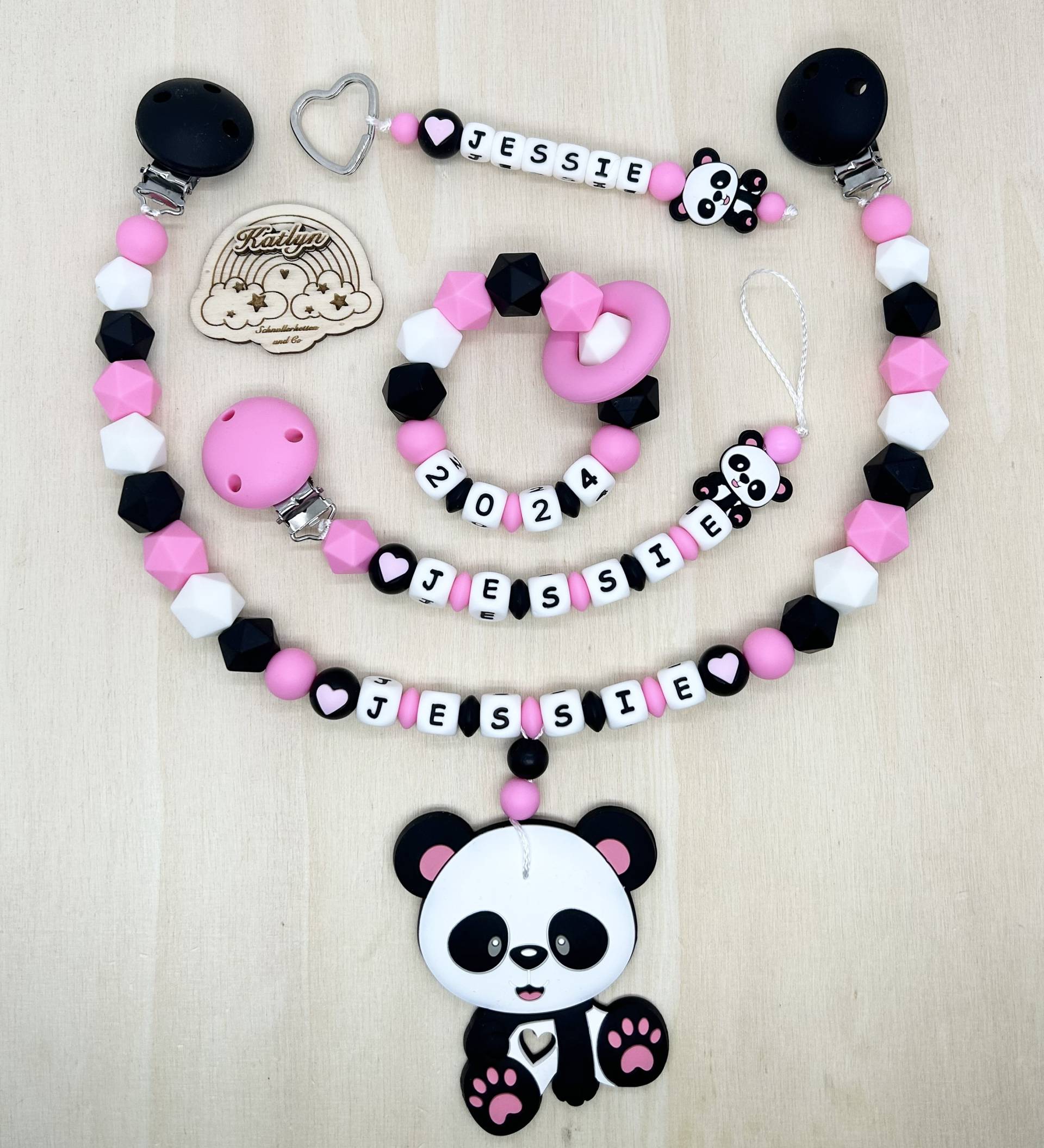 Babygeschenk Set . Schnullerkette Mit Name Kinderwagenkette Greifling Schlüsselanhänger Mädchen Panda Rosa von Handmadekatlyn