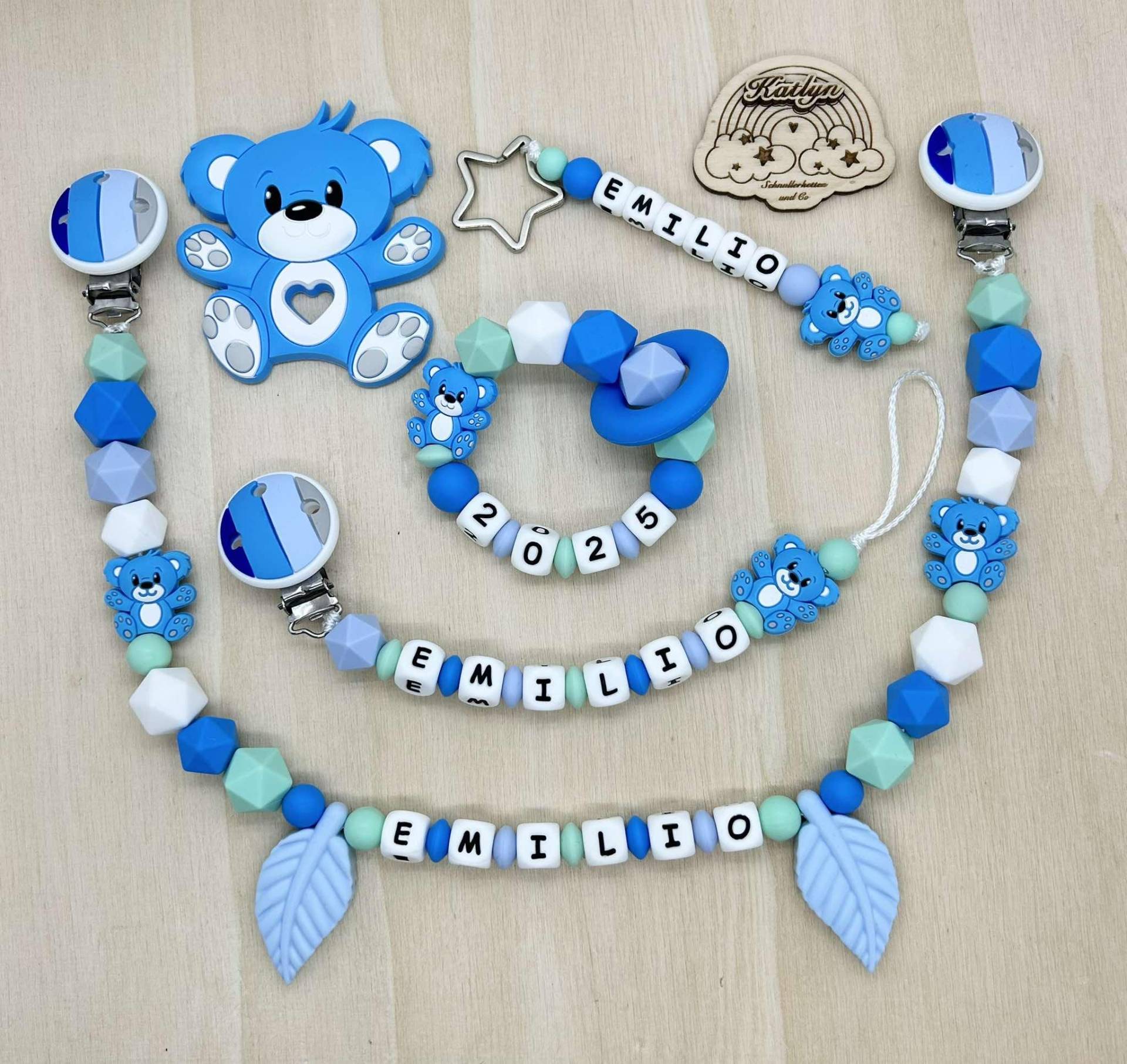 Schnullerkette Mit Name Kinderwagenkette Greifling Schlüsselanhänger Bärchen Blau-Mint Geschenk Set , Gratis Ring Adaptor von Handmadekatlyn