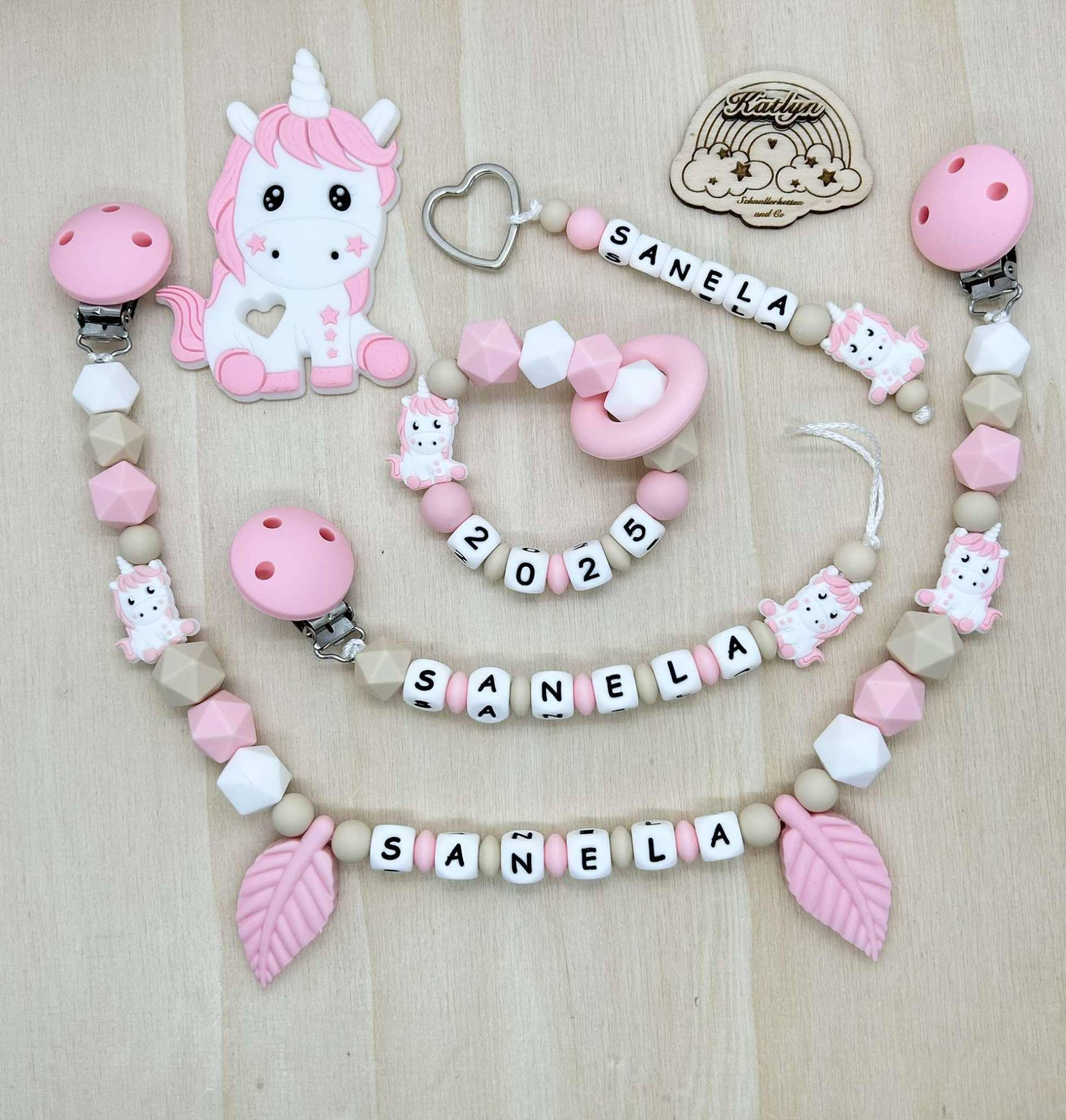 Schnullerkette Mit Name Kinderwagenkette Greifling Schlüsselanhänger Einhorn Rosa Geschenk Set , Mädchen Gratis Ring Adaptor von Handmadekatlyn