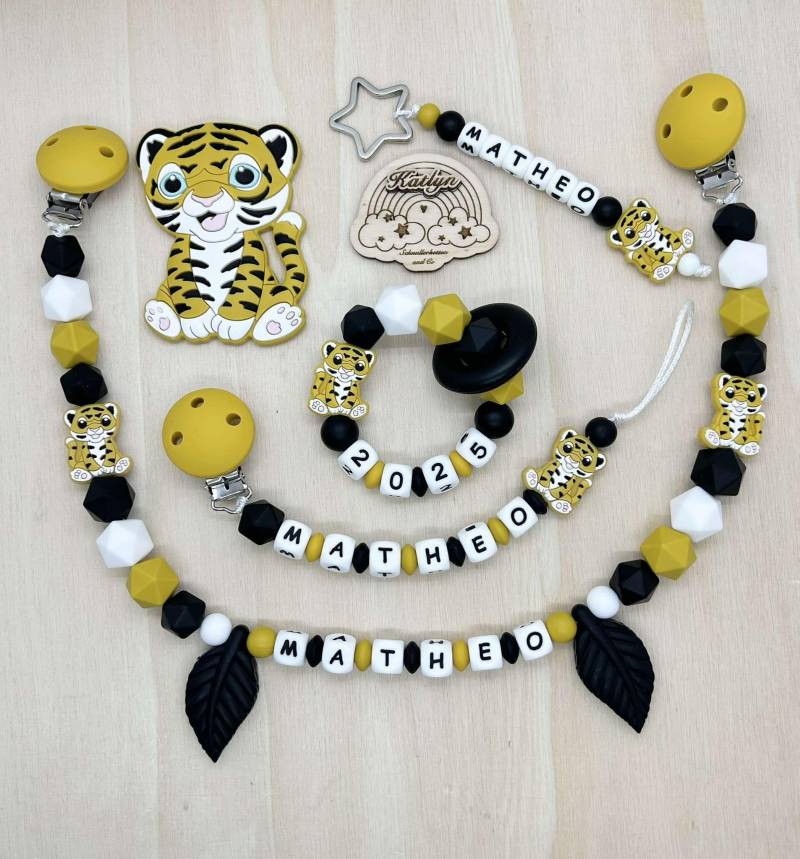 Schnullerkette Mit Name Kinderwagenkette Greifling Schlüsselanhänger Tiger Geschenk Set , Gratis Ring Adaptor von Handmadekatlyn