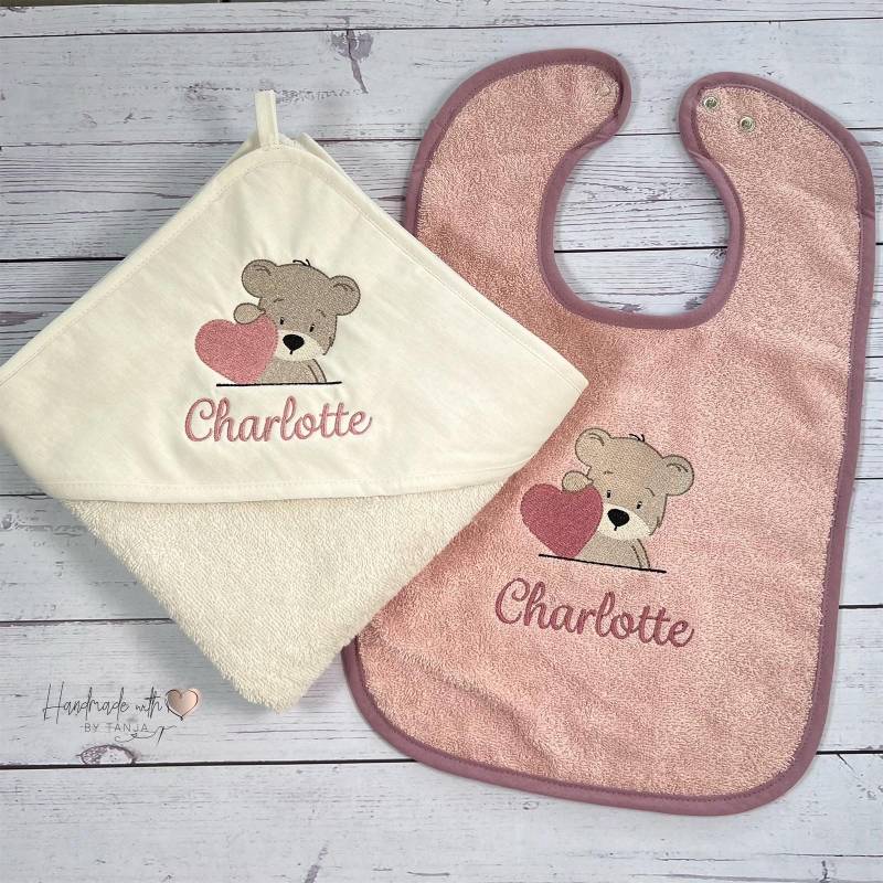 Baby Geschenk Set | Kapuzenhandtuch Und Lätzchen Personalisiert Babyset Mit Namen Bestickt von HandmadelovebyTanja