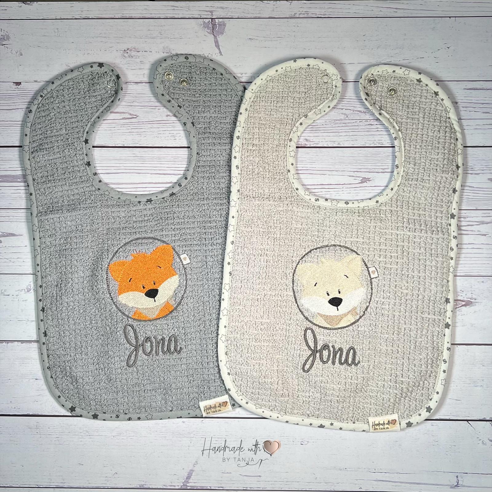 Bio Lätzchen Mit Süßem Fuchs Und Namen Bestickt I Personalisiertes Spucktuch Babylätzchen Personalisiert Geschenkidee Baby von HandmadelovebyTanja