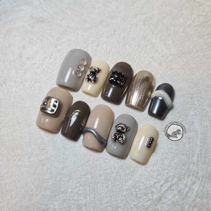 Freestyle 3D Press On Nails, Braun Beige Grau Creme Chrom Abstrakte Lange Nägel, Gel Nagel Set, Herbst Teddybär False Nägel von HappyBeaverCustoms