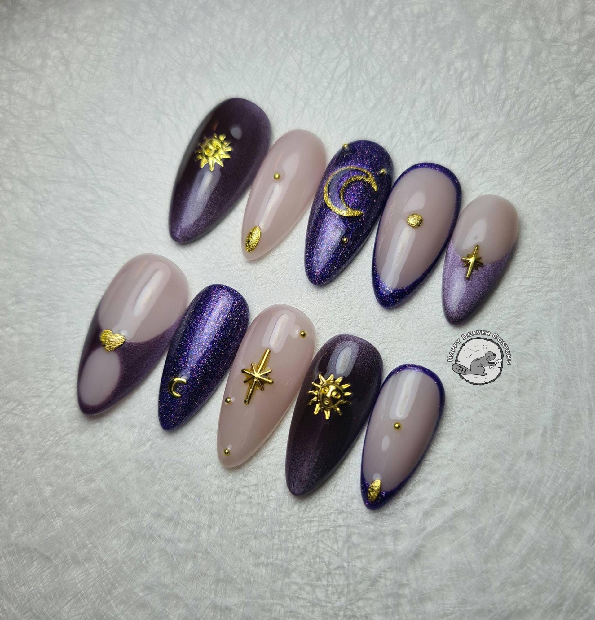 Freestyle Press On Nails, Frühlingsnägel, Medium Almond Nägel, Lila Violett Glänzende Goldnägel, Gel Nagel von HappyBeaverCustoms