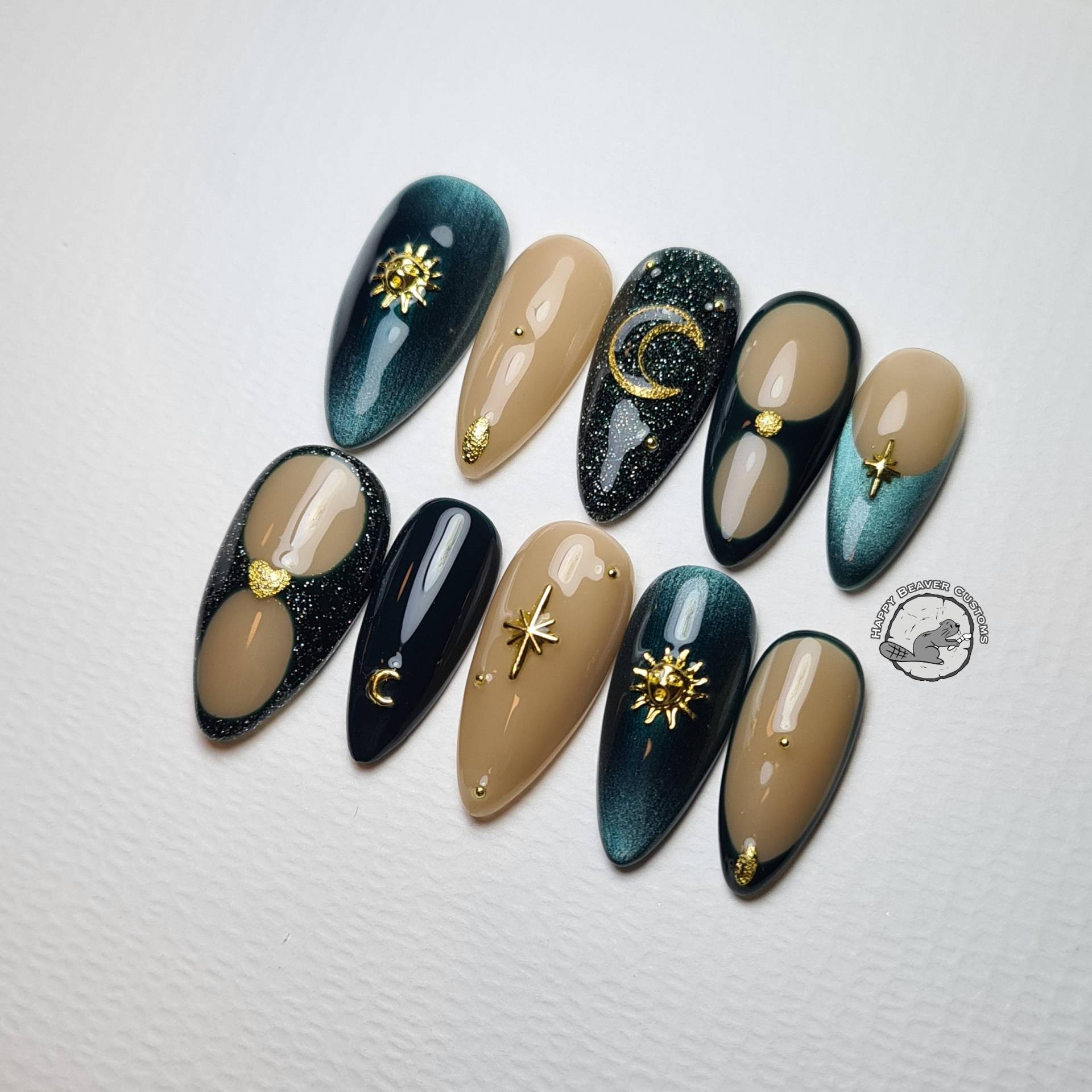 Freestyle Press On Nails, Frühlingsnägel, Mittelgroße Mandelnägel, Grün Teal Katzenauge Biege Braungoldnägel, Gel Nagel von HappyBeaverCustoms