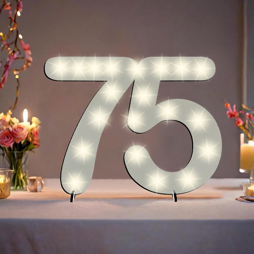 Leuchtender LED-Zahlenaufsteller aus Holz zum 75. Geburtstag, mit 20 LEDs, 39cm x 29cm von Happygoods GmbH