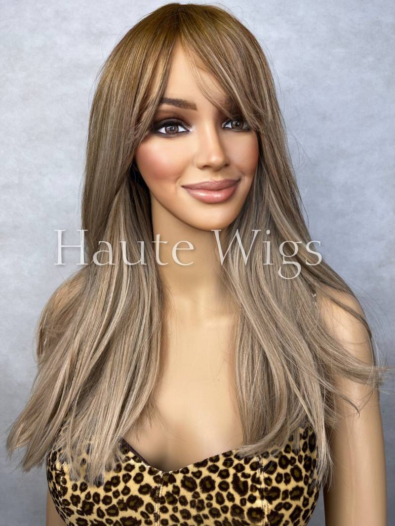 Golden Roots Light Brown Blonde Ombre 20-Zoll-Frauen-Lange Perücke 100% Kunsthaar Fransen Pony-Gerade Gewellte Hitzebeständige Highlights von HauteWigs