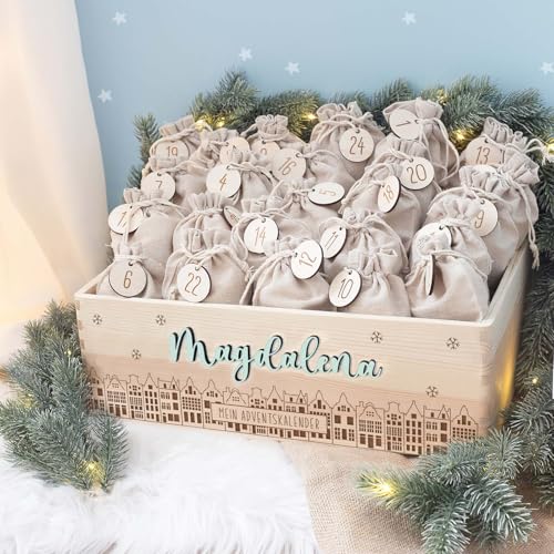 Personalisierte Adventskiste - Adventskalender aus Holz mit Namen - Gravur Kalender DIY - Weihnachtskalender für Kinder - hello mini (Stadt 3D) von HeLLo mini