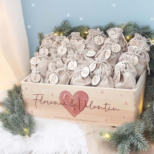 Personalisierte Adventskiste - Adventskalender für Erwachsene aus Holz mit Namen - Gravur Kalender DIY - Weihnachtskalender für Paare - hello mini (Herz Paare) von HeLLo mini