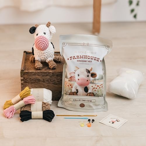 Amigurumi Häkelset für Anfänger, Erwachsene und Kinder, Häkelsets für Erwachsene Anfänger mit einfachem Garn, gefülltes Häkeltier-Set mit Schritt-für-Schritt-Video-Tutorials - Callie die Kuh von Hearth & Harbor