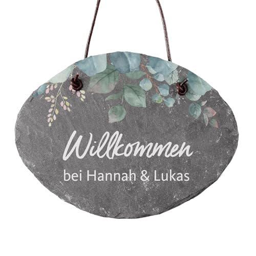 Herz & Heim® Schiefer-Schild mit Lederband, Personalisierbar, wetterfestes Türschild, Oval 20,5 x 15,5 cm (Eukalyptus) von Herz & Heim