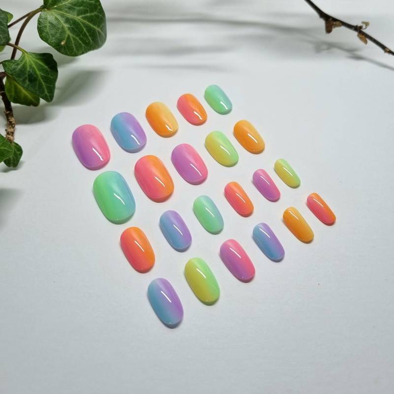 Candy Fade Rainbow Drücken Sie Auf Die Nägel, Kompletter Satz Von 22 von HotGlossNailsStore