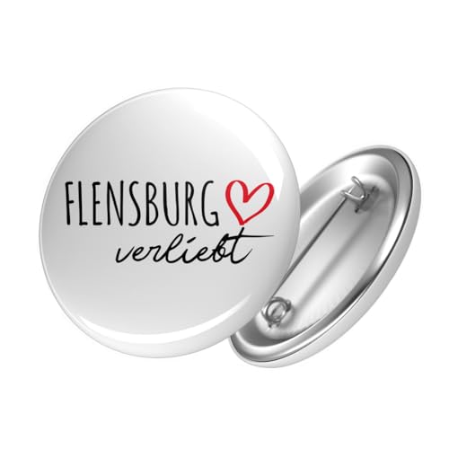 Huuraa Button Flensburg verliebt Ansteckbutton Größe 25mm mit Namen deiner Lieblingsstadt in Schleswig-Holstein Geschenk Idee für Freunde und Familie von Huuraa