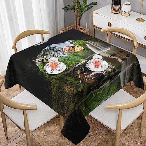 Hzhuaoeg Quadratische Tischdecke, Motiv: Bergwasserfall, waschbar, Polyester, Tischdecke für Küche, Esstisch, 137 x 137 cm von Hzhuaoeg