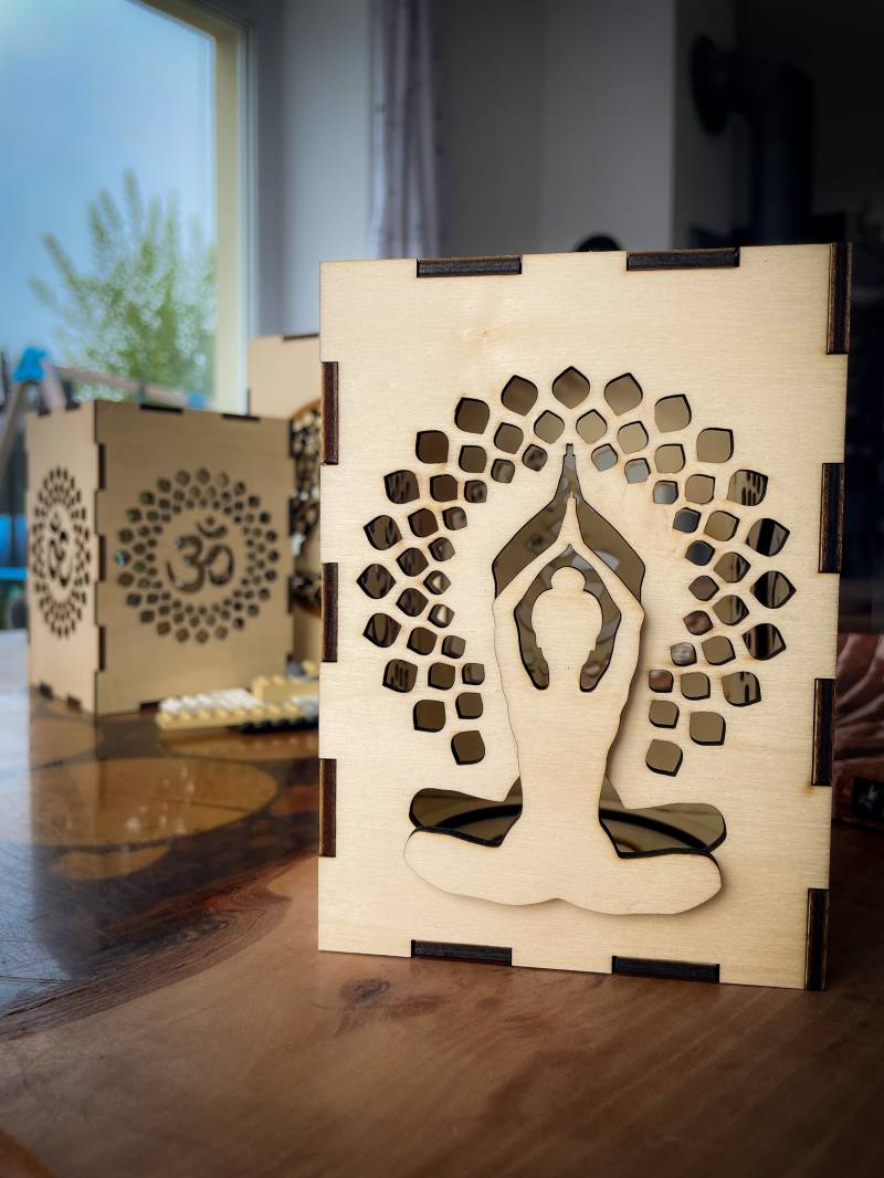 Yoga Dekor, Windlicht Schatten Wandkunst Aus Holz, Geschenk Idee, Yogaraum Yoga-Geschenke Für Frauen, Teelichthalter von ITsmellsLikeWood