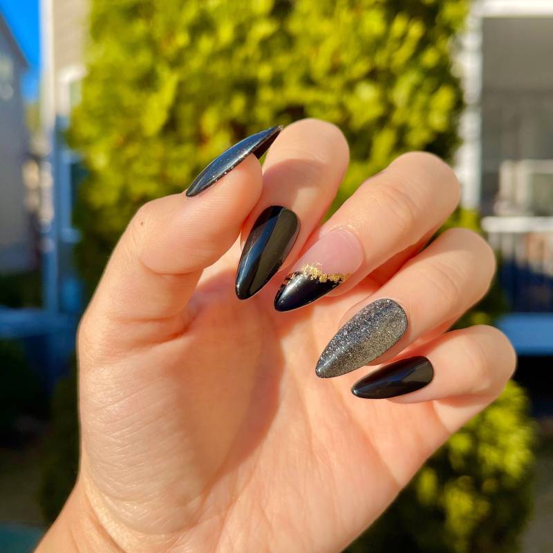 Schwarze Und Goldene Neujahrsnägel/Samtnägel/Gold Flake Nails/Trendy/Fake Nails/Schwarze Glitzernägel/Press Ons von ImaGINAtionNails