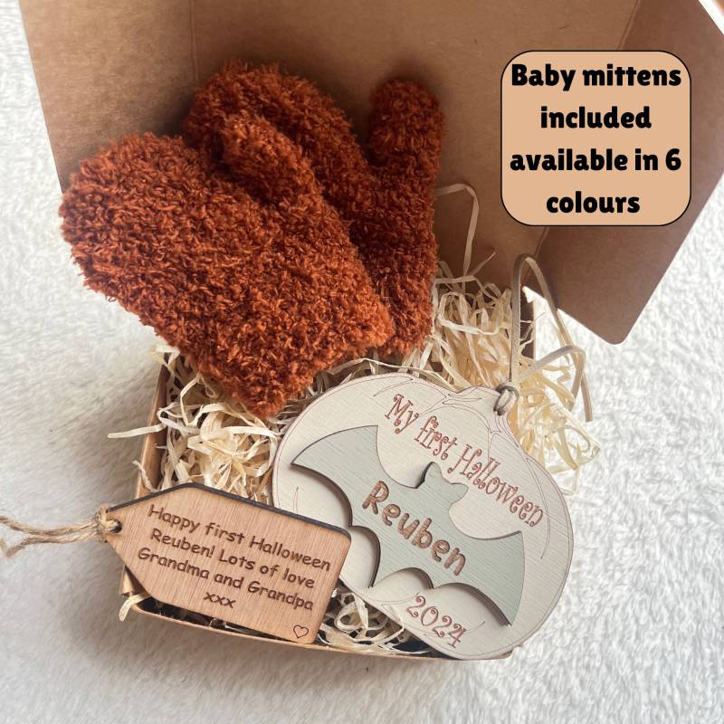 Babys Erste Halloween-Geschenkbox Für Mein Erstes Halloween-Andenken Personalisiertes Baby-Halloween-Hängendes Verzierungsdekorgeschenk Neue Mama von Indieswoodentreasure