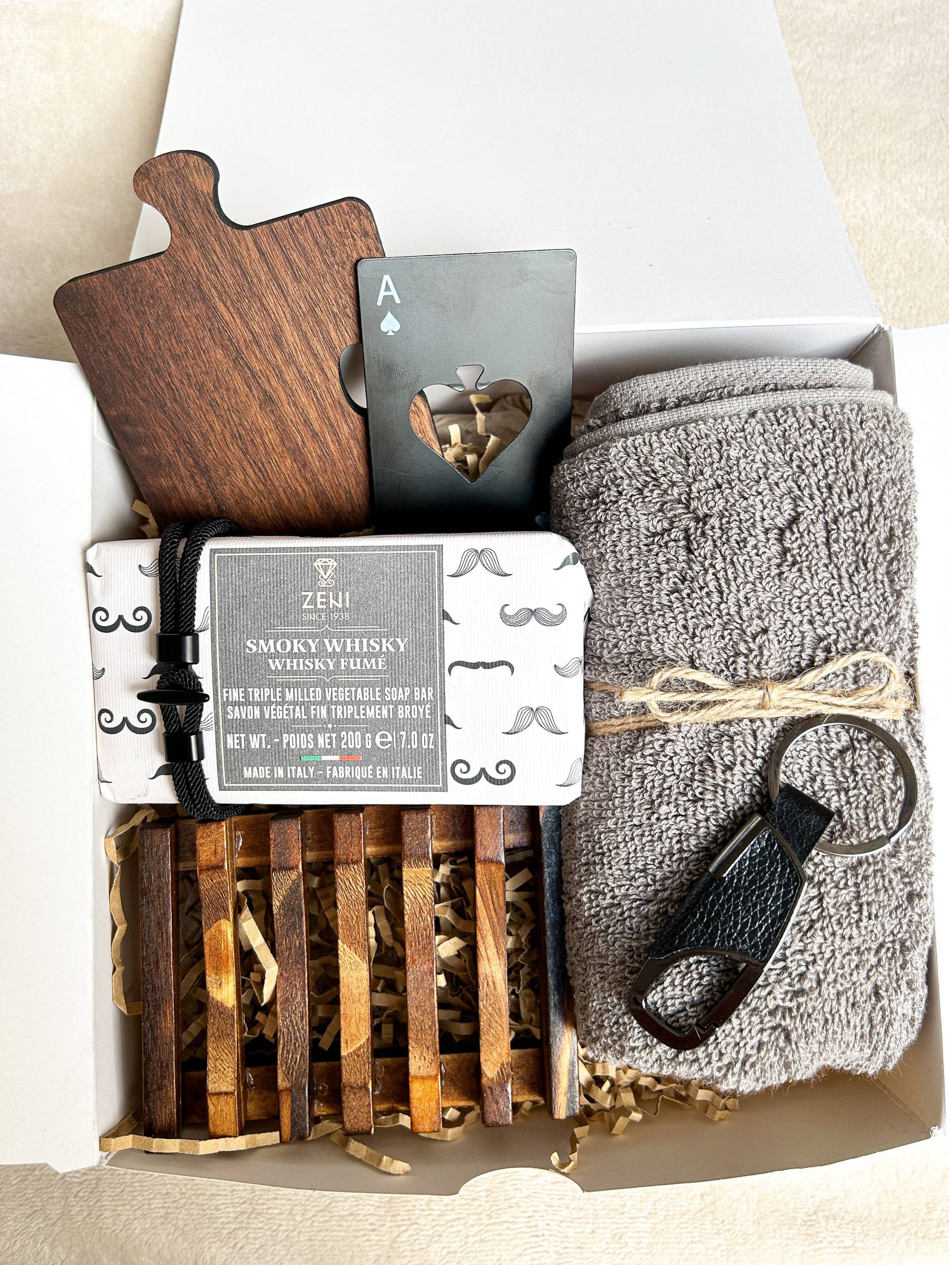 Geschenkbox Für Männer Und Jungs Mit Seife, Armband Geschenkidee Mann, Sohn, Freund, Papa Geburtstag Geschenkset, Weihnachtsgeschenk von InnaPresent