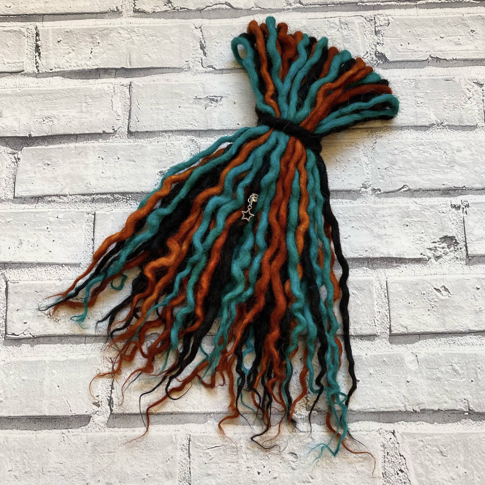 Versandfertig - 27 Doppelendige Wolle Dreadlocks 36-38 cm von InnerSpiritBoho