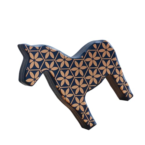 Ipetboom Holz Pferd Statue als Tischdeko Nordic Stil Großer Schreibtisch Ornament für Wohnzimmer und Büro Kreative Holzfigur mit Blumenmuster Einfache Pflege und Stabiler Stand Ipetboom Holz Pferd Statue als Tischdeko Nordic Stil Großer Schreibtisch Ornament für Wohnzimmer und Büro Kreative Holzfigur mit Blumenmuster Einfache Pflege und Stabiler Stand von Ipetboom