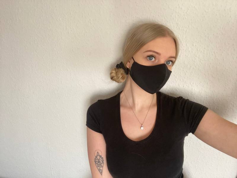 Briefkasten Geschenk - Maulbeerseide Schwarze Gesichtsmaske Super Weich 3 Layer Kind To Skin 100% Seide Handmade Maskne Prevention von ItsGlamorousUK