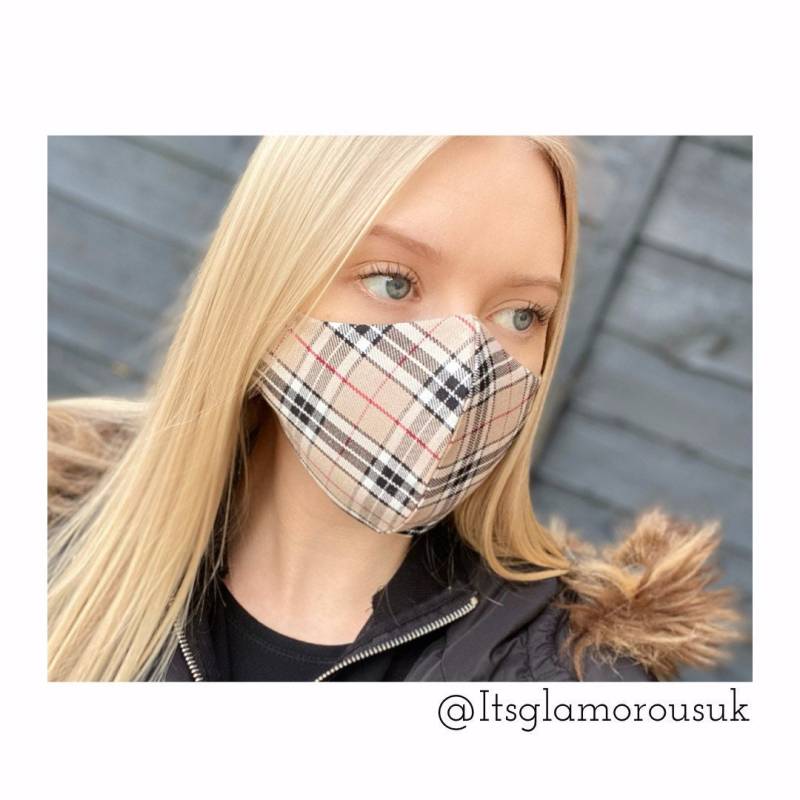 Briefkasten Geschenk - Tartan Print Handgemachte Baumwoll Gesichtsmaske Uk Made Luxusmasken Doppellagig Beige Wiederverwendbar Waschbare Maske von ItsGlamorousUK