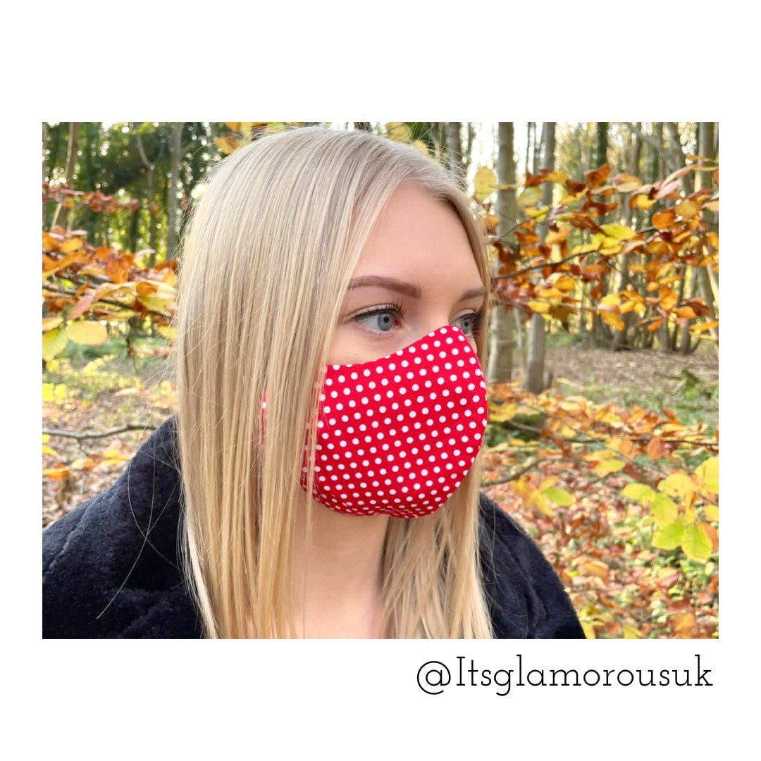 Damen Polka Dot Baumwolle Gesichtsmaske, 2 Lagen, Hochwertige Luxus Maske, Rote Handmade in The Uk - Briefkasten Geschenk von ItsGlamorousUK