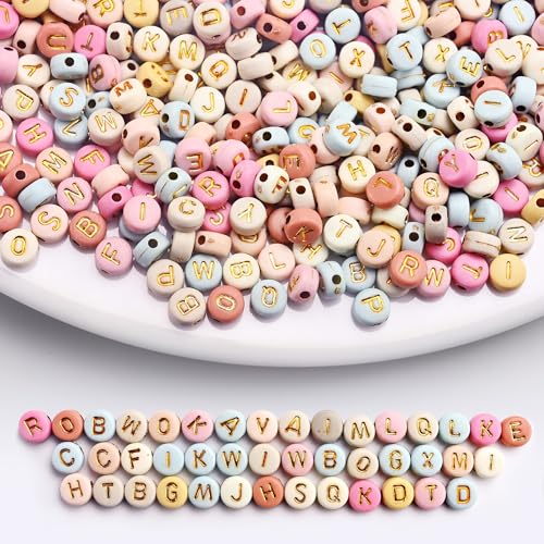 Iudsu 1000 Stück Perlen mit Buchstaben Set, 7mm Bunte A-Z Acrylperlen Buchstabenperlen, mit 600cm Unsichtbare Nylonschnur für Erstellen DIY von Armbändern Schlüsselanhängern Namensketten Handwerk von Iudsu