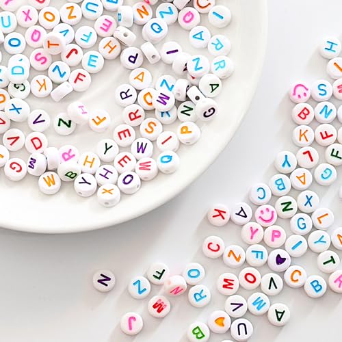 Iudsu 1000 Stück Perlen mit Buchstaben Set, 7mm Weiß (A-Z) Diy buchstabenperlen Acrylperlen, mit 600cm Unsichtbare Nylonschnur Perfekt für Armbänder, Halsketten und zur Sehtraining von Iudsu