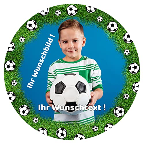 J&M DECO Personalisiert Tortenaufleger PREMIUM Fußballfeld Fußball Fussball Motiv Essbare Wunschfoto und Wunschtext-selbst gestalten Fondant Rund Ø20CM - Grün - Geburtstag von J&M DECO